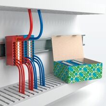 即連即用的直插式配電塊：拆包、連接，輕松安裝